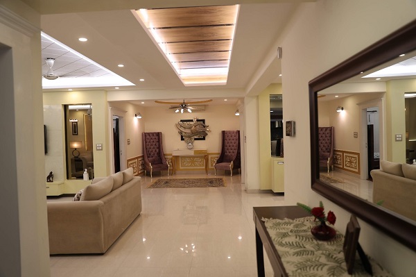 4 BHK flat in Greater Noida West